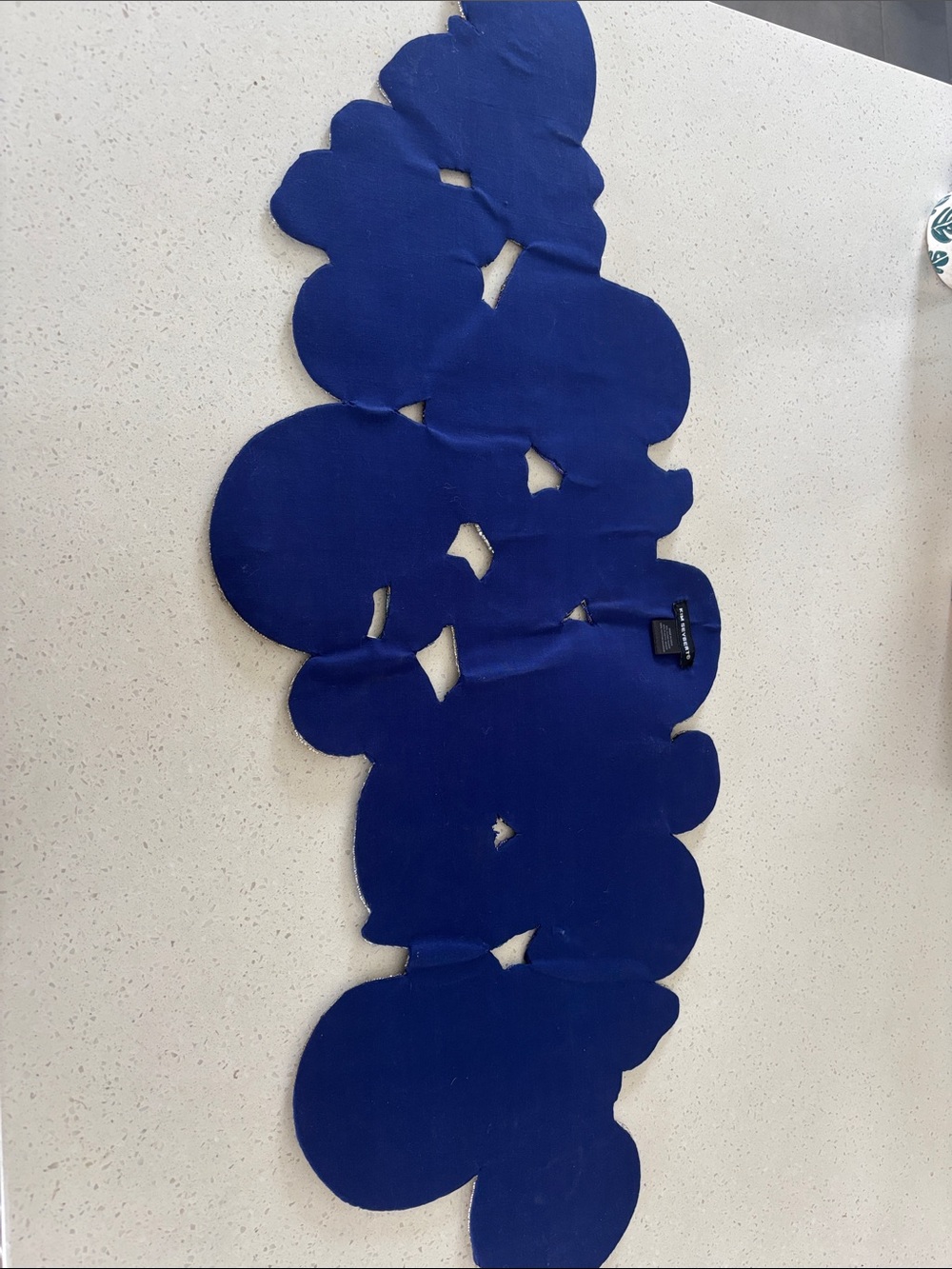 Kim Seybert 🦋table runner - Picture 10 of 12